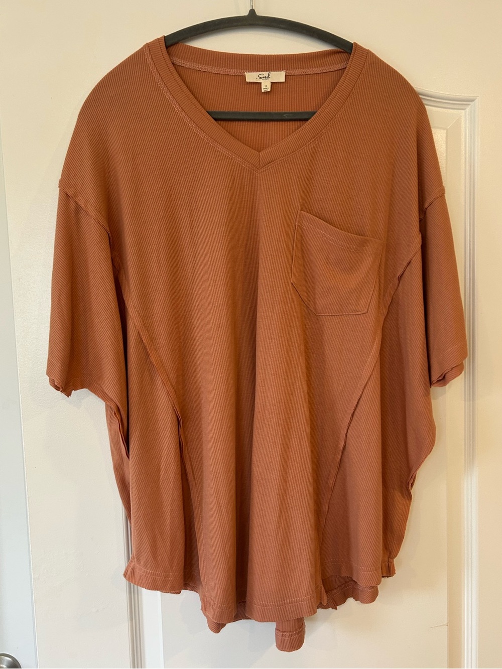 NWOT Easel Los Angeles Oversized Ribbed Knit Pocket Top 1X Boho Dusty Clay